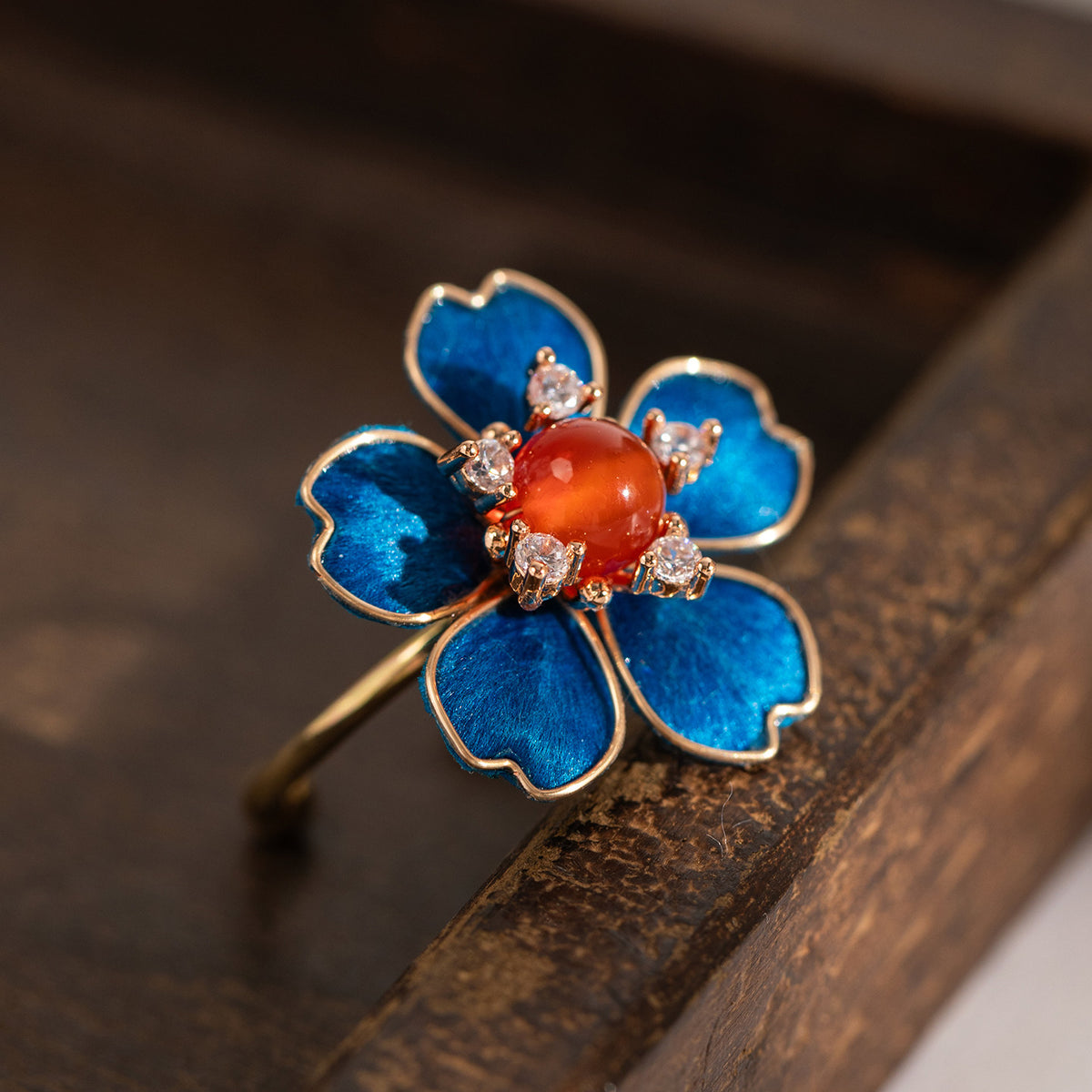 Side view of blue mulberry-silk Ronghua flower ring