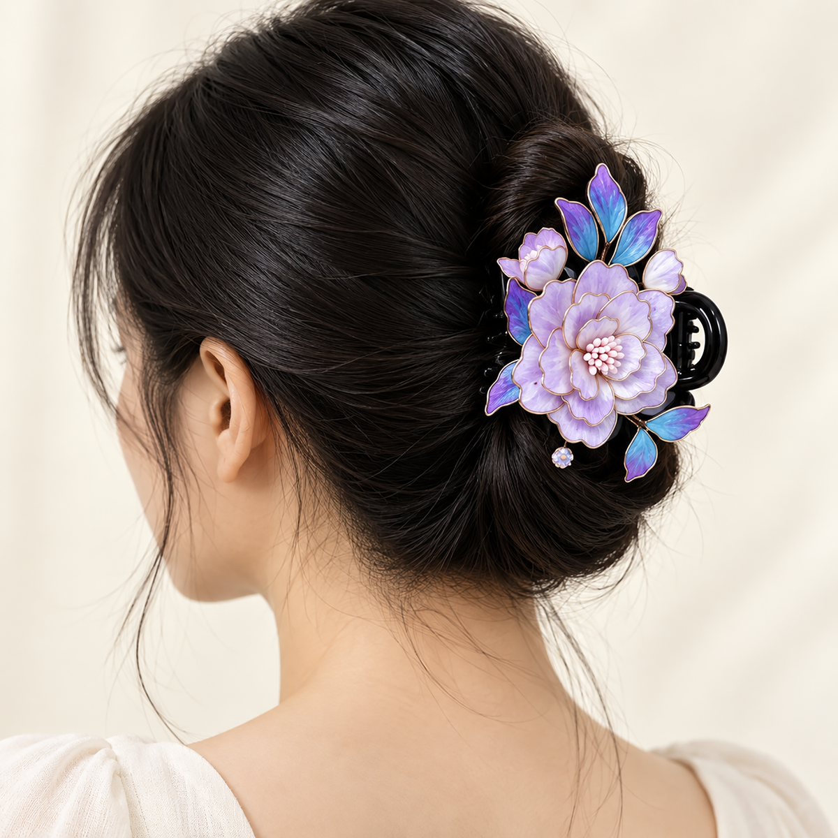 Purple Yunjin Ronghua claw hair clip worn in a bun