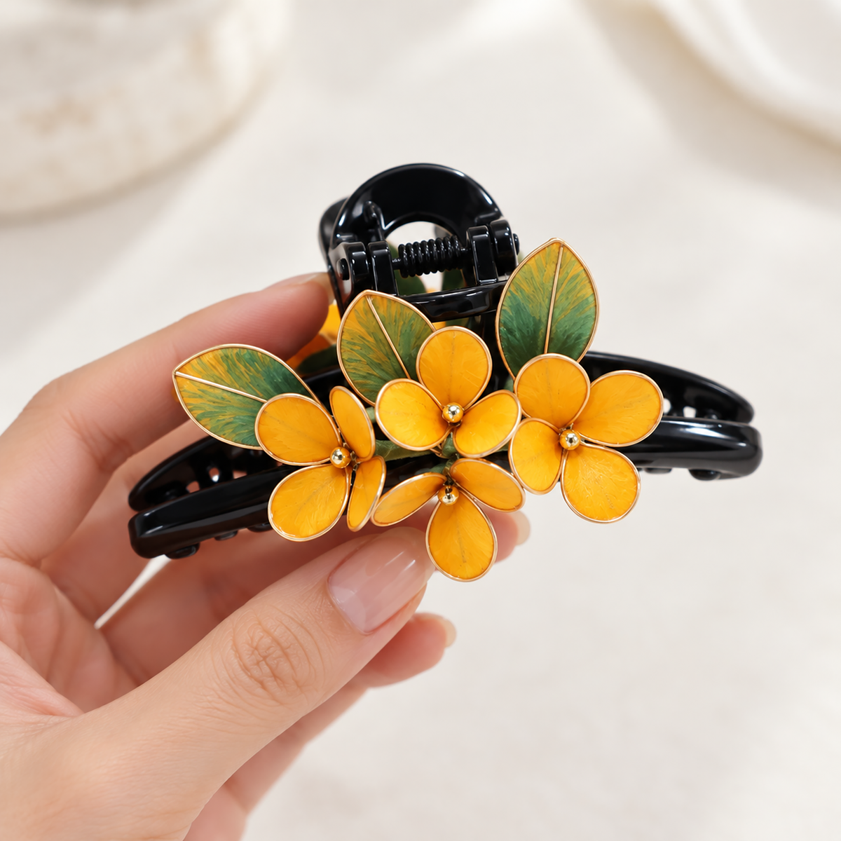 Qiuyi Nong Ronghua claw clip product angle