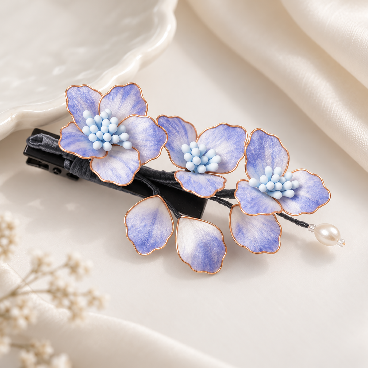 Lavender Ronghua hair clip with light-blue bead centres and pearl-like accent