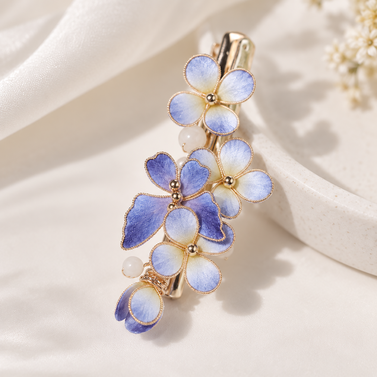 Blue-violet mulberry-silk Ronghua hair clip close-up