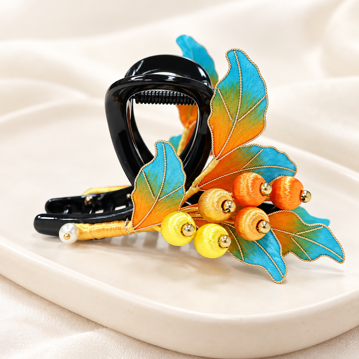 Autumn Fruit Ronghua claw hair clip close-up