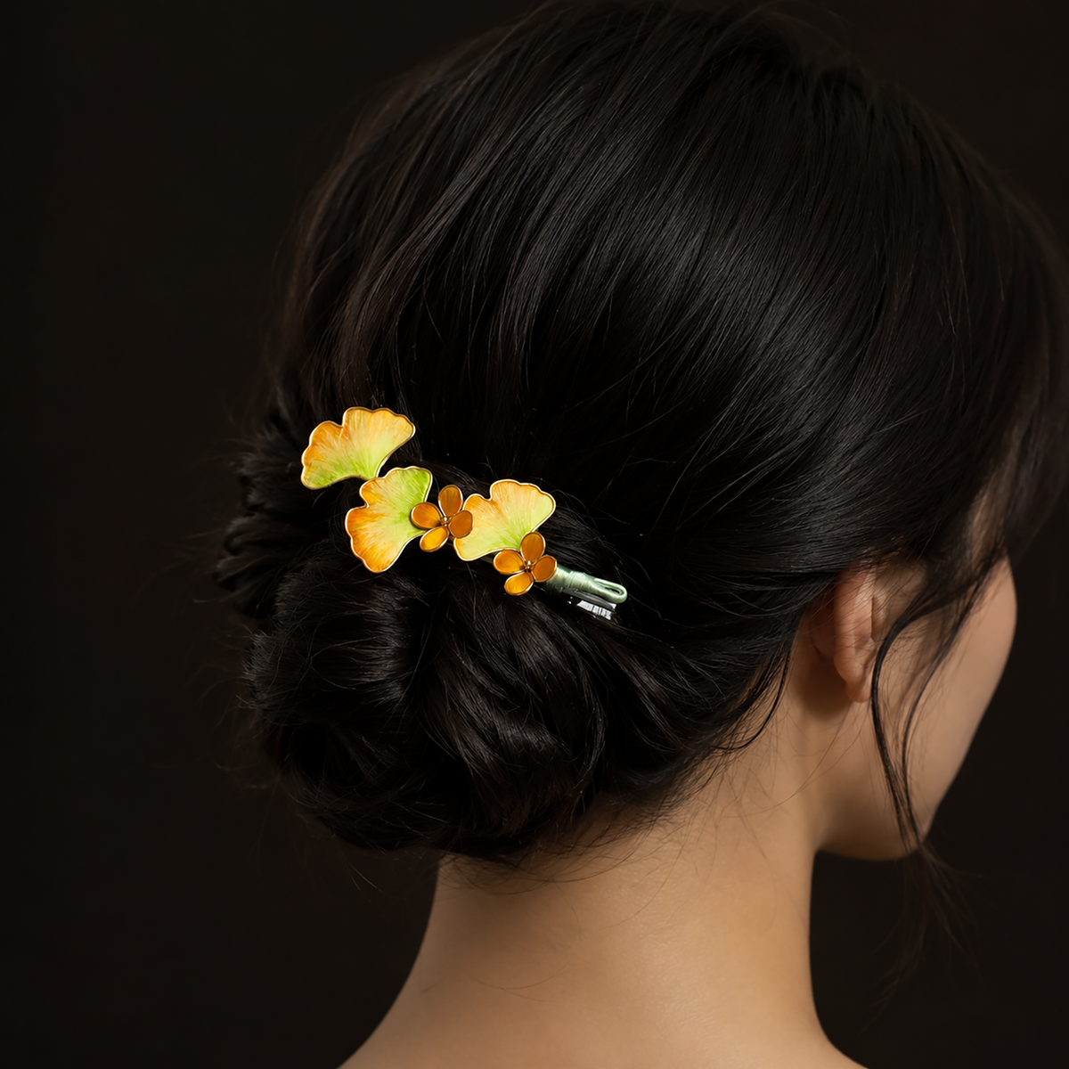 Ginkgo Leaf Yinxingye Ronghua hair clip lifestyle view