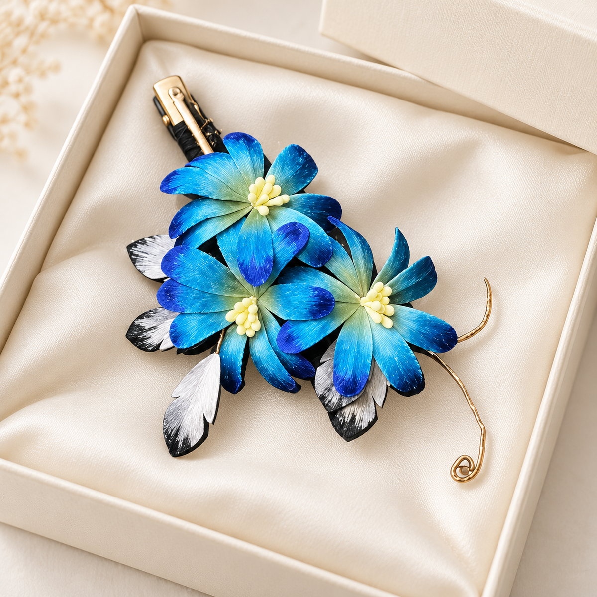 Lanxi hair clip in a gift box