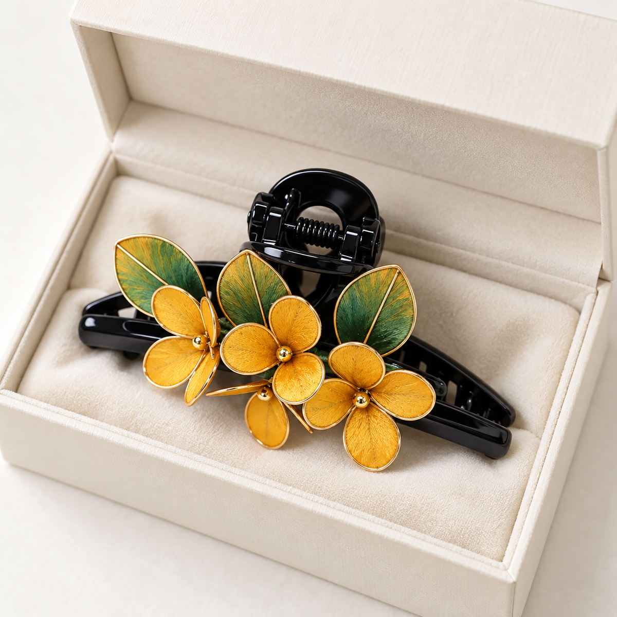 Yellow Autumn Blossom Ronghua claw clip detail