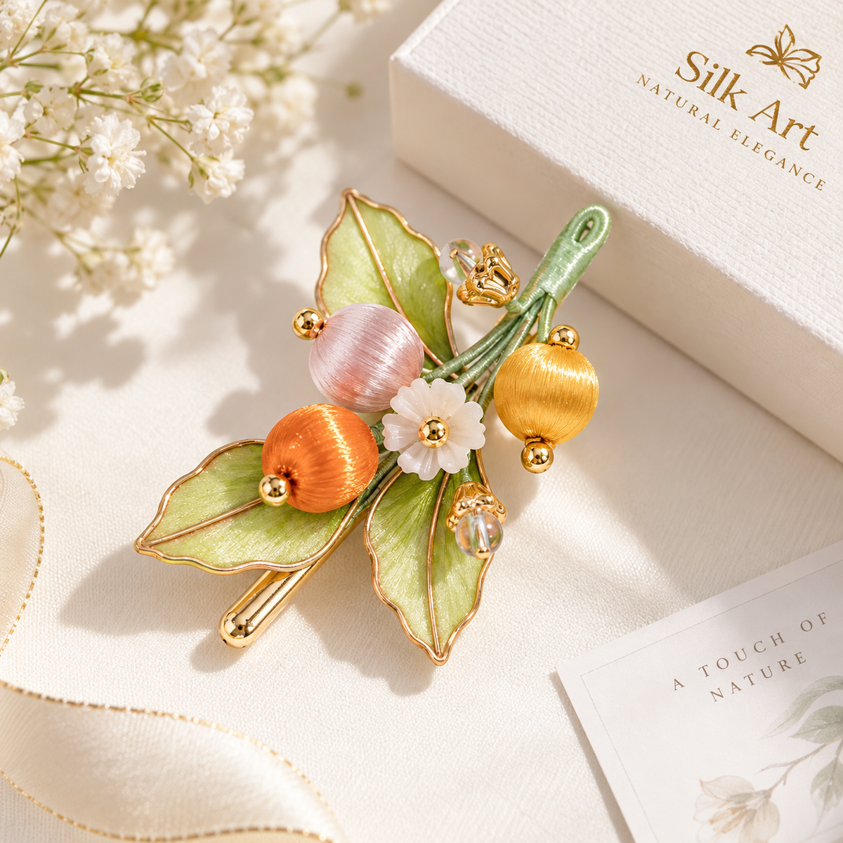 Qingguang berry Ronghua brooch detail of silk spheres and shell flower
