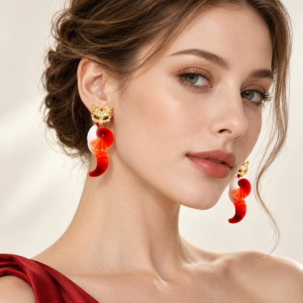 Little Fox Xiaohuli Ronghua stud earrings detail of fox head and silk tail