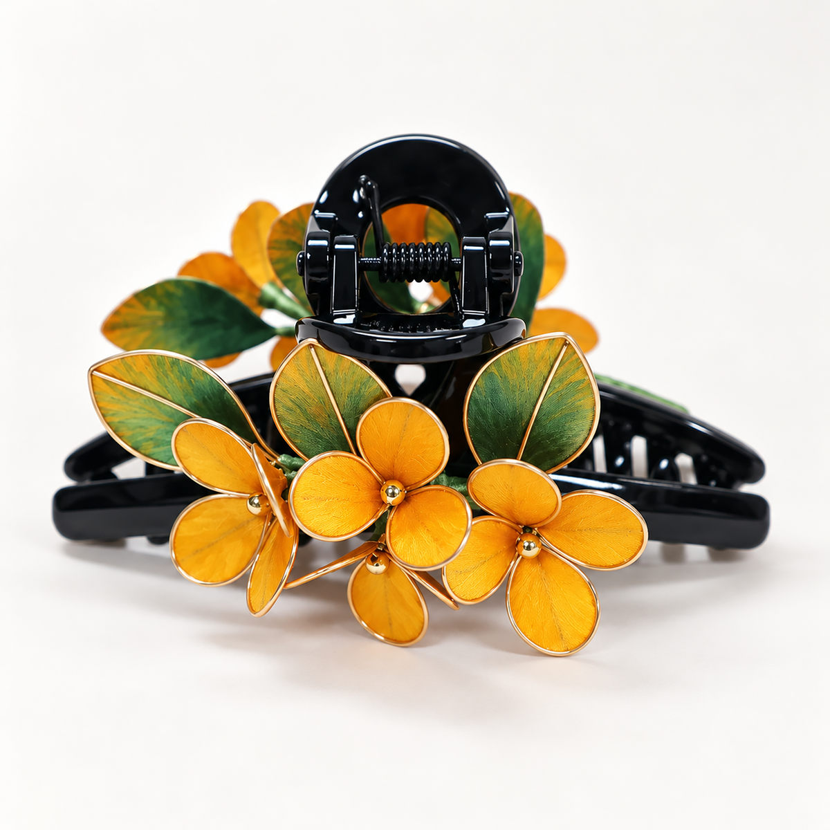 Yellow mulberry-silk Ronghua claw clip with green leaves