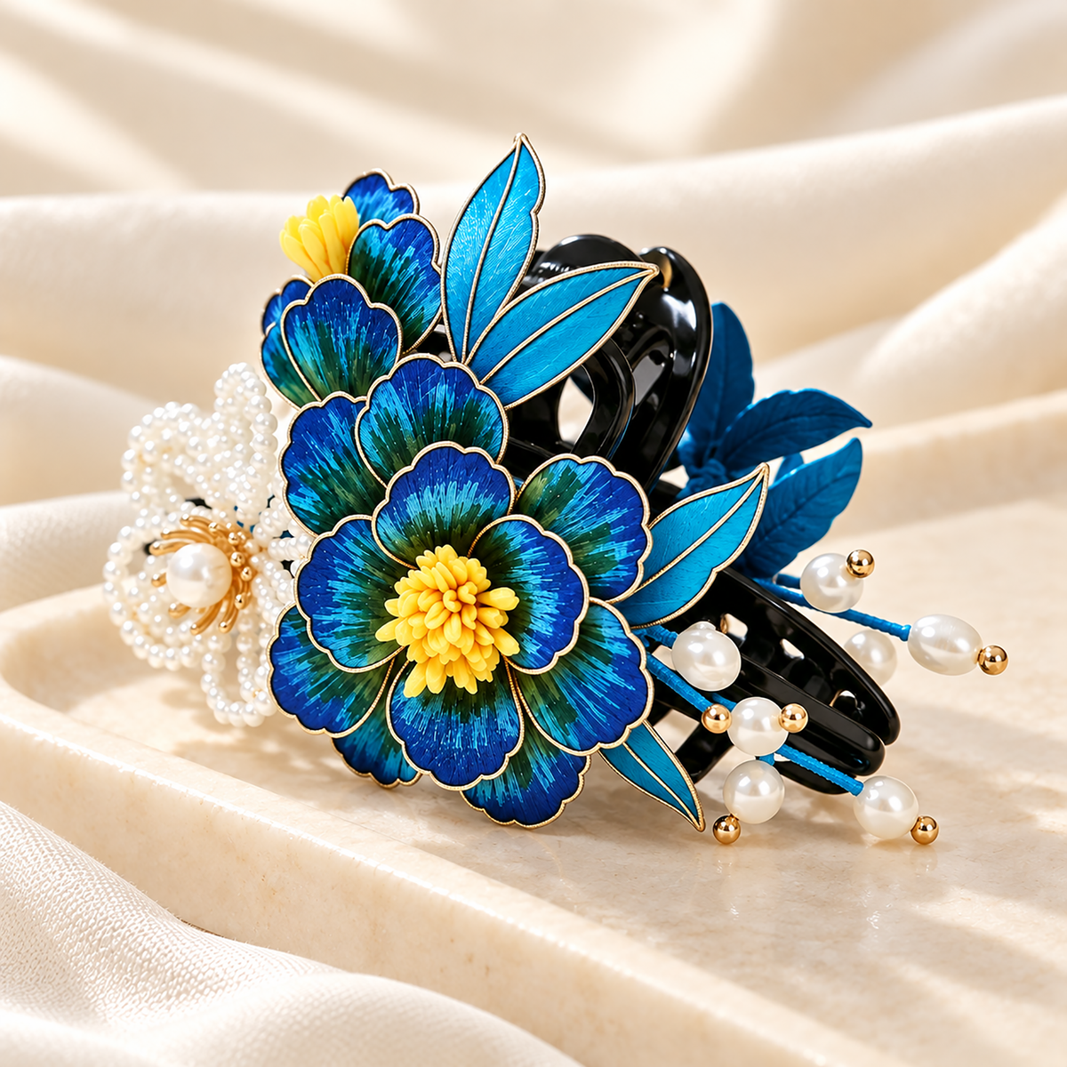 Blue Ocean Pearl Ronghua claw hair clip close-up