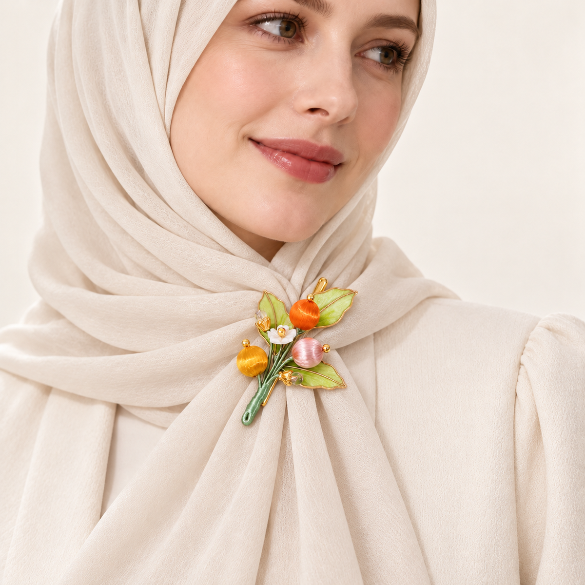 Qingguang orchard berry Ronghua brooch lifestyle view