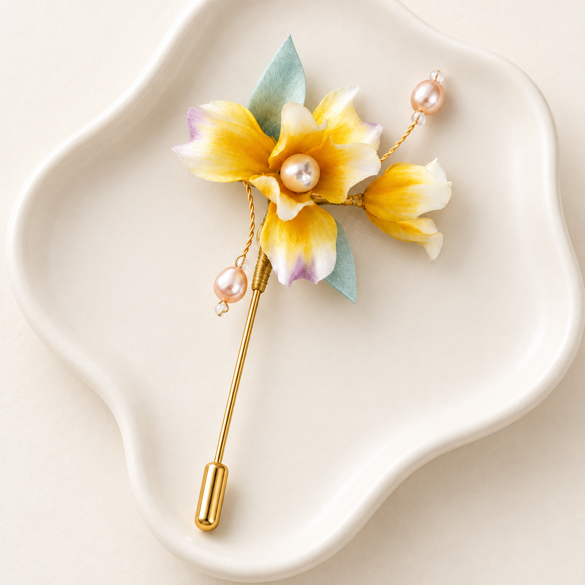 Yellow iris Ronghua brooch full piece view