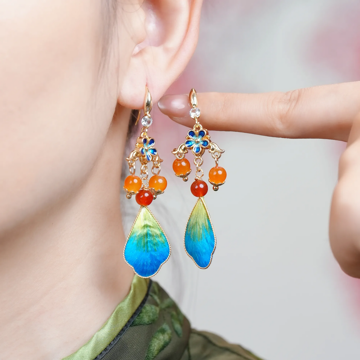 Thousand Li Landscape Ronghua drop earrings worn on ear